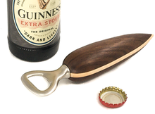 Lade das Bild in den Galerie-Viewer, Premium Design Flaschenöffner - Holzgriff Nussbaum/Ahorn